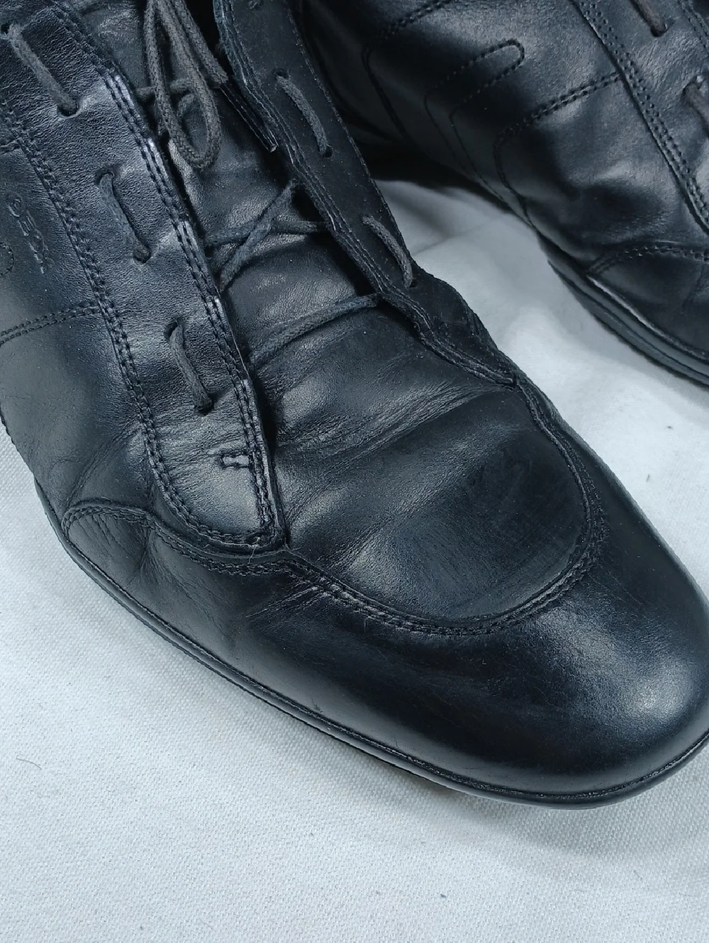 Geox mens Black Leather Slip-On with Gold Logo size 11ß
